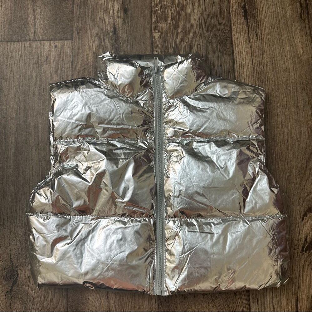 Forever 21 Cropped Puffer Jacket Vest Women’s Size XS Silver metallic